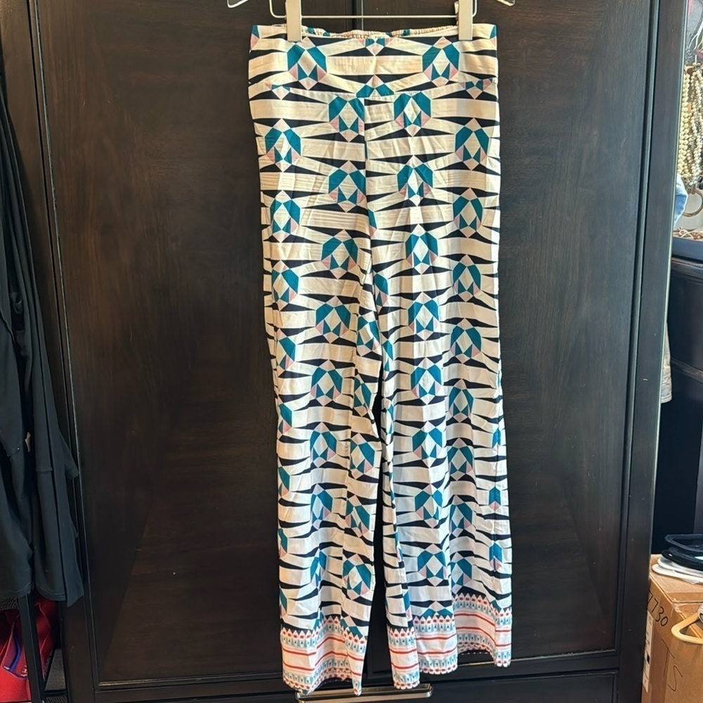 Bar III wide leg flowy patterned pants Size Medium